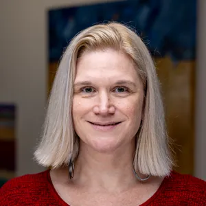 professional portrait photo of Robyn Snyder